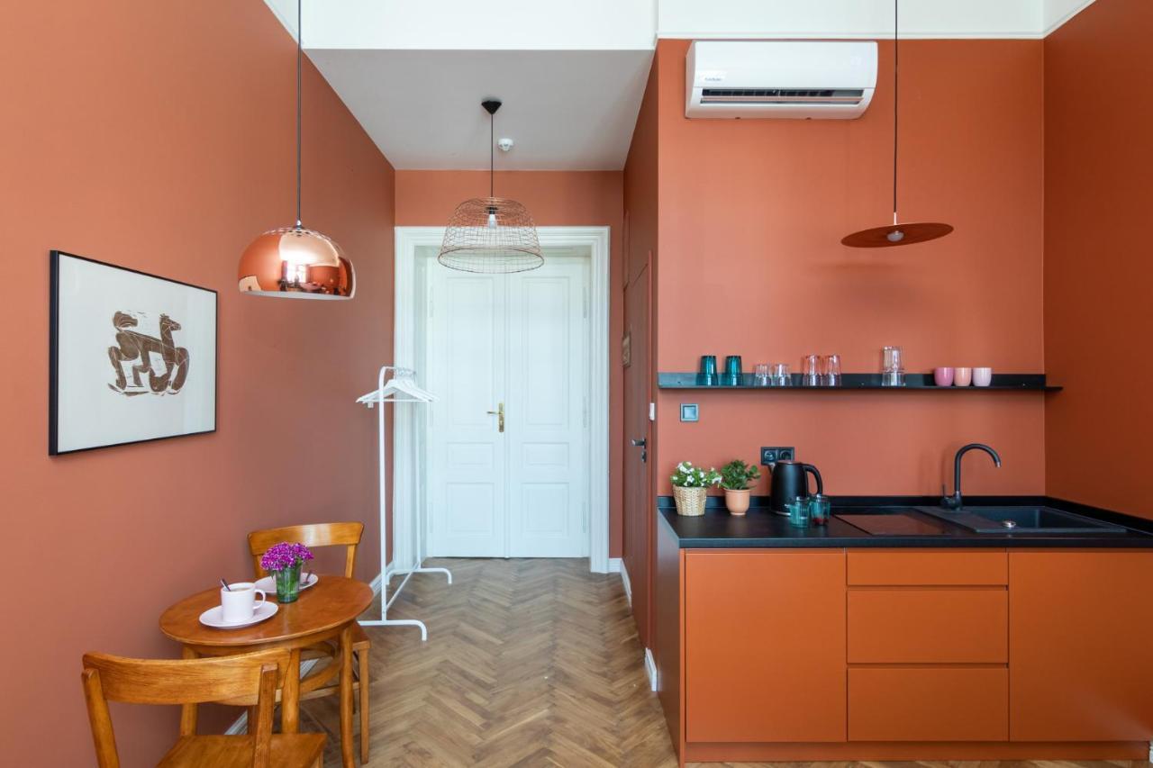 Barbacan Suites - Old Town Apartments - By Upstairs Краков Экстерьер фото