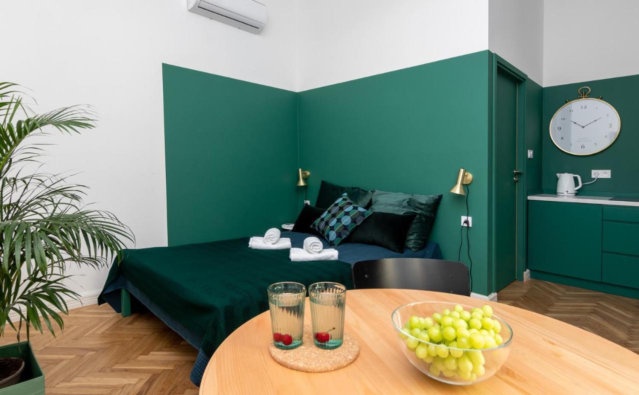 Barbacan Suites - Old Town Apartments - By Upstairs Краков Экстерьер фото