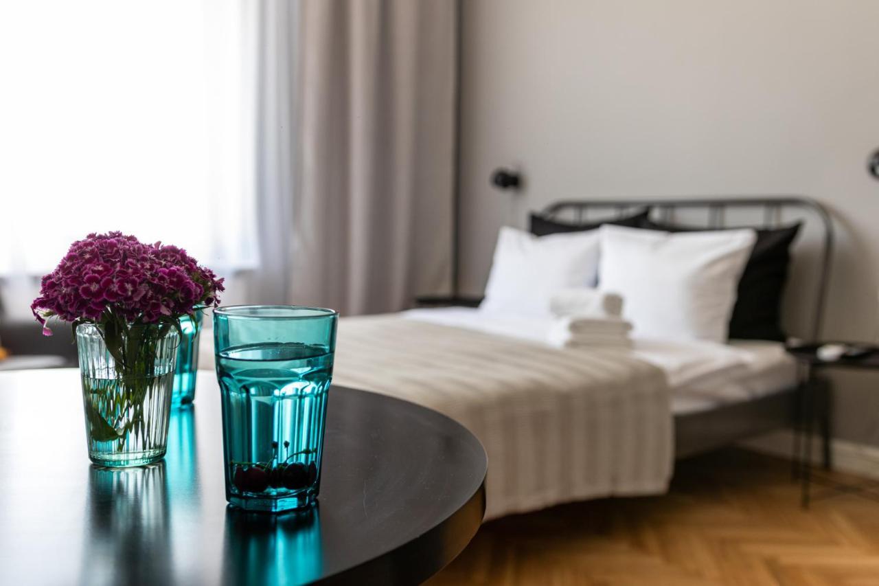 Barbacan Suites - Old Town Apartments - By Upstairs Краков Экстерьер фото